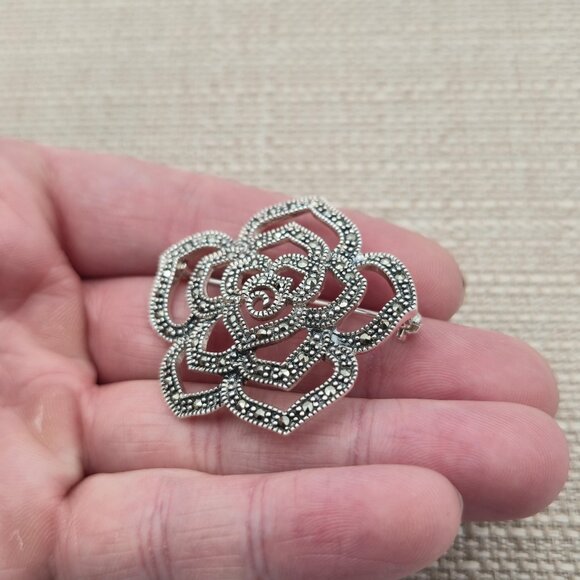 Sterling Silver Stunning Marcasite Gem Flower Pin Brooch B542 - Picture 4 of 6